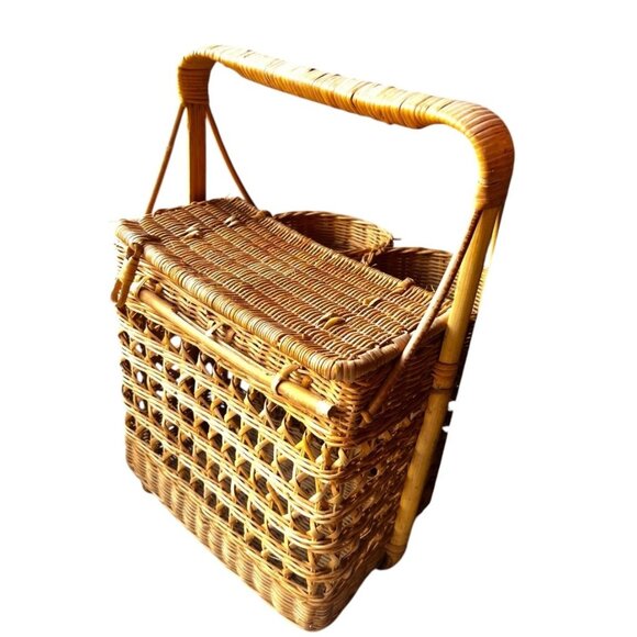 Vintage Handwoven Rattan Bottle Holder Caddy With Bamboo Handle - Picture 1 of 12